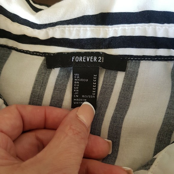 Forever 21 Womens Cropped Twist Hem Blouse Short Sleeve Stripe Sz Medium Collar - Picture 10 of 12